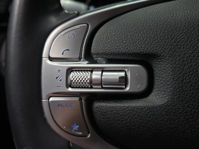 2021 Genesis GV70 — миниатюра 31