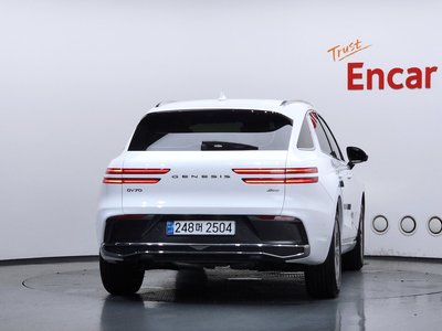 صورة 3 لـ 2025 Genesis GV70