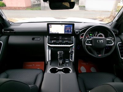 TOYOTA LAND CRUISER 300 - 9