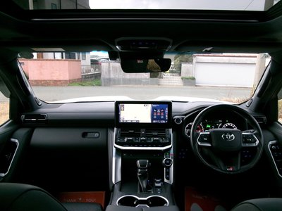 TOYOTA LAND CRUISER 300 - 7