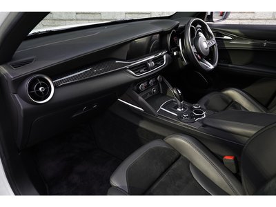2019 ALFA Romeo STELVIO 缩略图 12