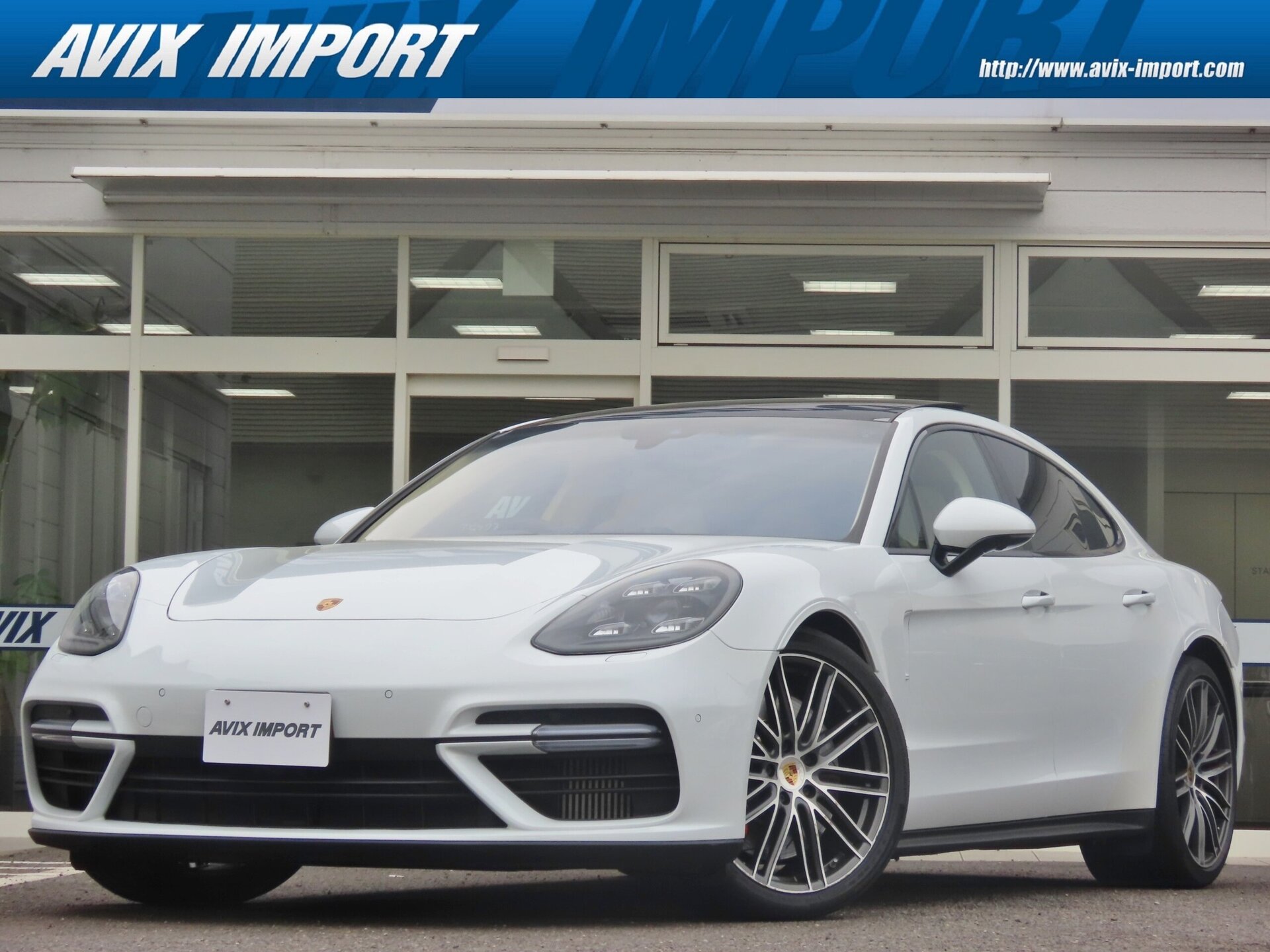 PORSCHE PANAMERA - View 1