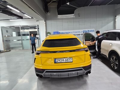 LAMBORGHINI URUS - 4