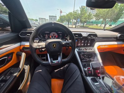 LAMBORGHINI URUS - 3