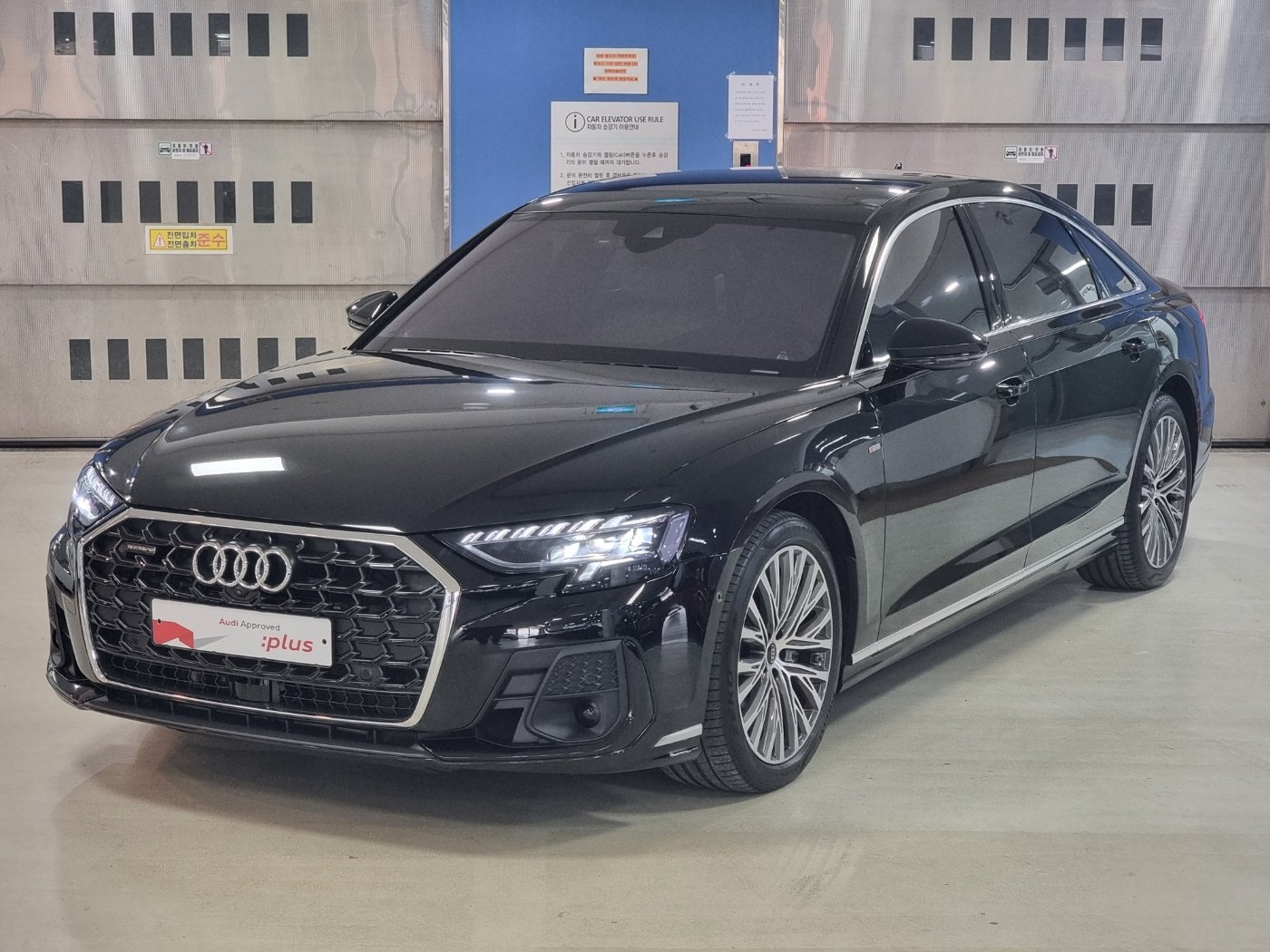 AUDI A8 - View 1