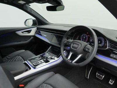 2025 AUDI Q8 photo 9