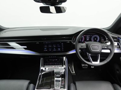 2025 AUDI Q8 photo 10