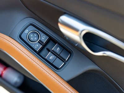 2015 Porsche CAYMAN thumbnail 21