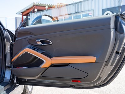 2015 Porsche CAYMAN thumbnail 26
