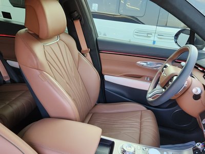 2024 Genesis GV70 photo 8