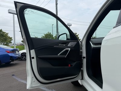 2025 BMW X1 — миниатюра 13