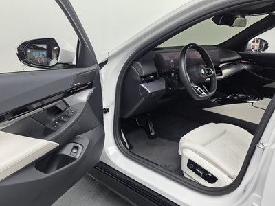 2024 BMW 5 SERIES — миниатюра 13