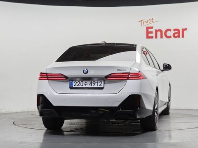 2024 BMW 5 SERIES photo 4