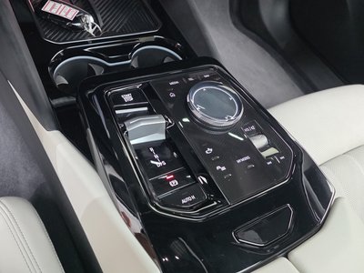 2024 BMW 5 SERIES — миниатюра 12