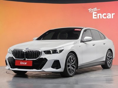 2024 BMW 5 SERIES photo 1