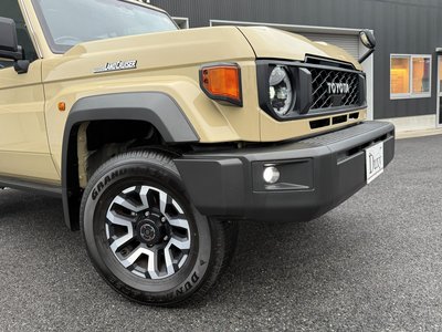 TOYOTA LAND CRUISER 70 - 9