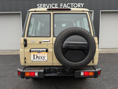 TOYOTA LAND CRUISER 70 - 8