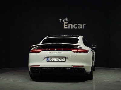 PORSCHE PANAMERA - 4