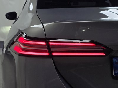 2025 BMW 5 SERIES — фото 10