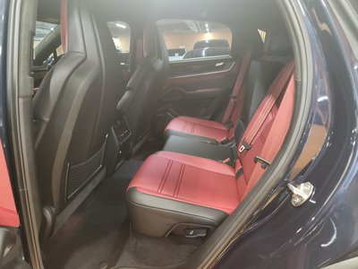 PORSCHE CAYENNE - 8
