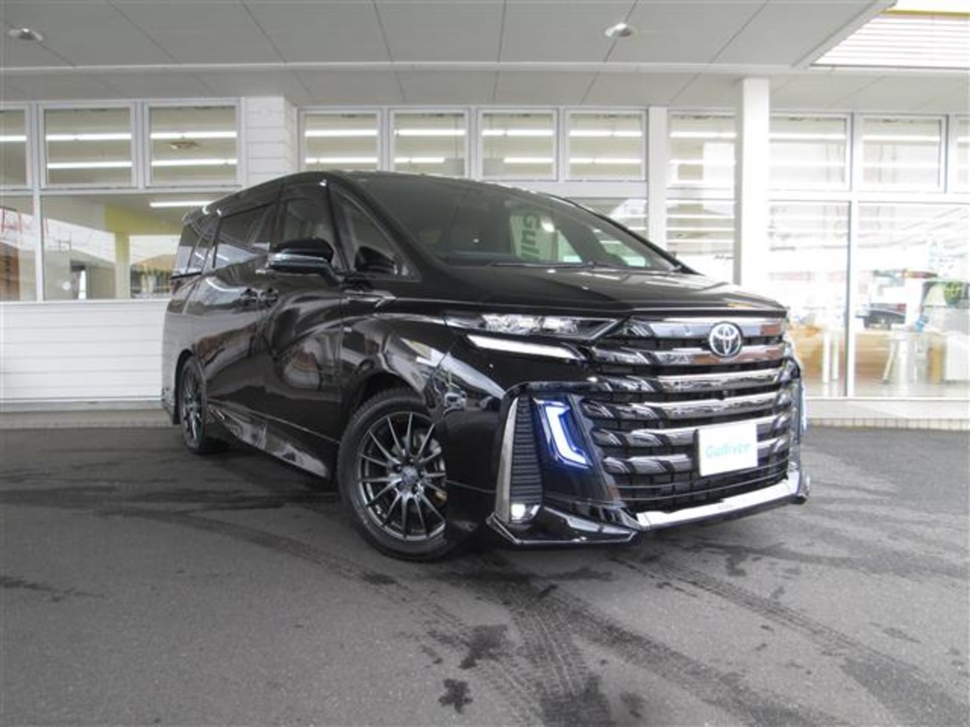 TOYOTA VELLFIRE - View 1