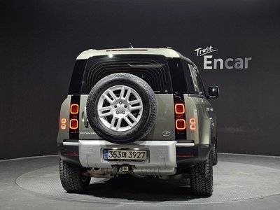 LAND ROVER DEFENDER - 4