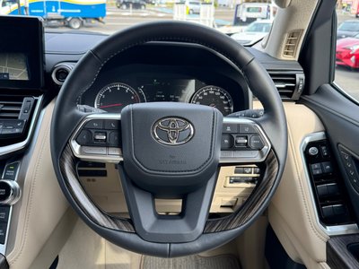 TOYOTA LAND CRUISER 300 - 8