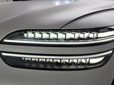 صورة 10 لـ 2025 Genesis GV70