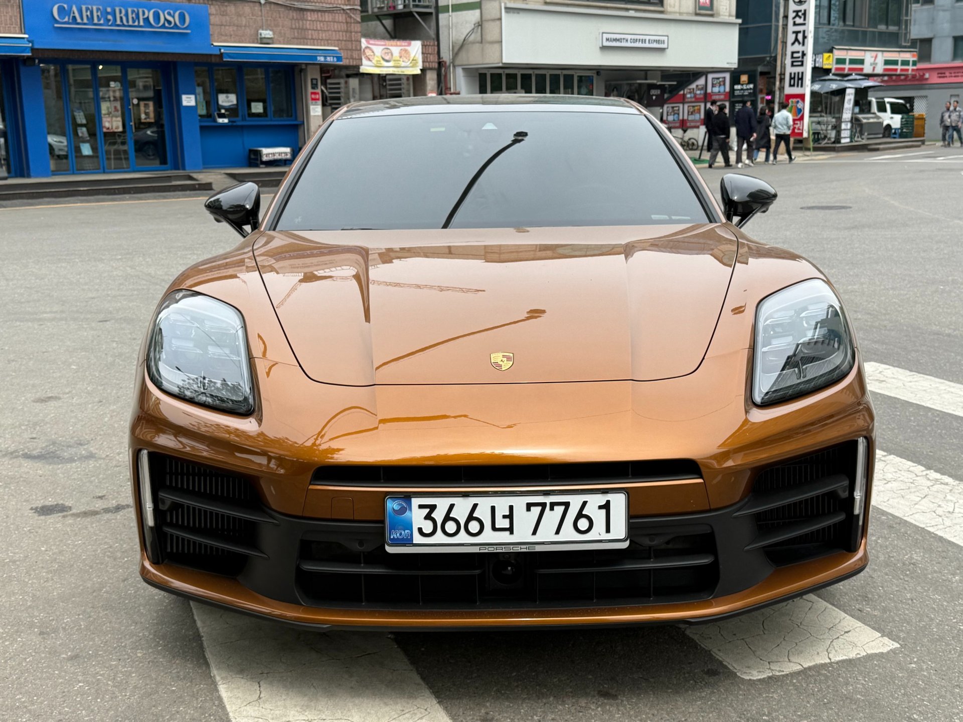 PORSCHE PANAMERA - View 1