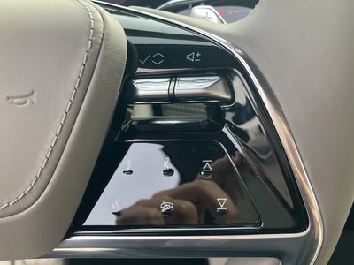 2025 Cadillac ESCALADE — миниатюра 36
