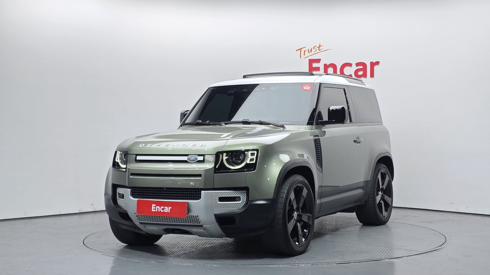 LAND ROVER DEFENDER - View 1