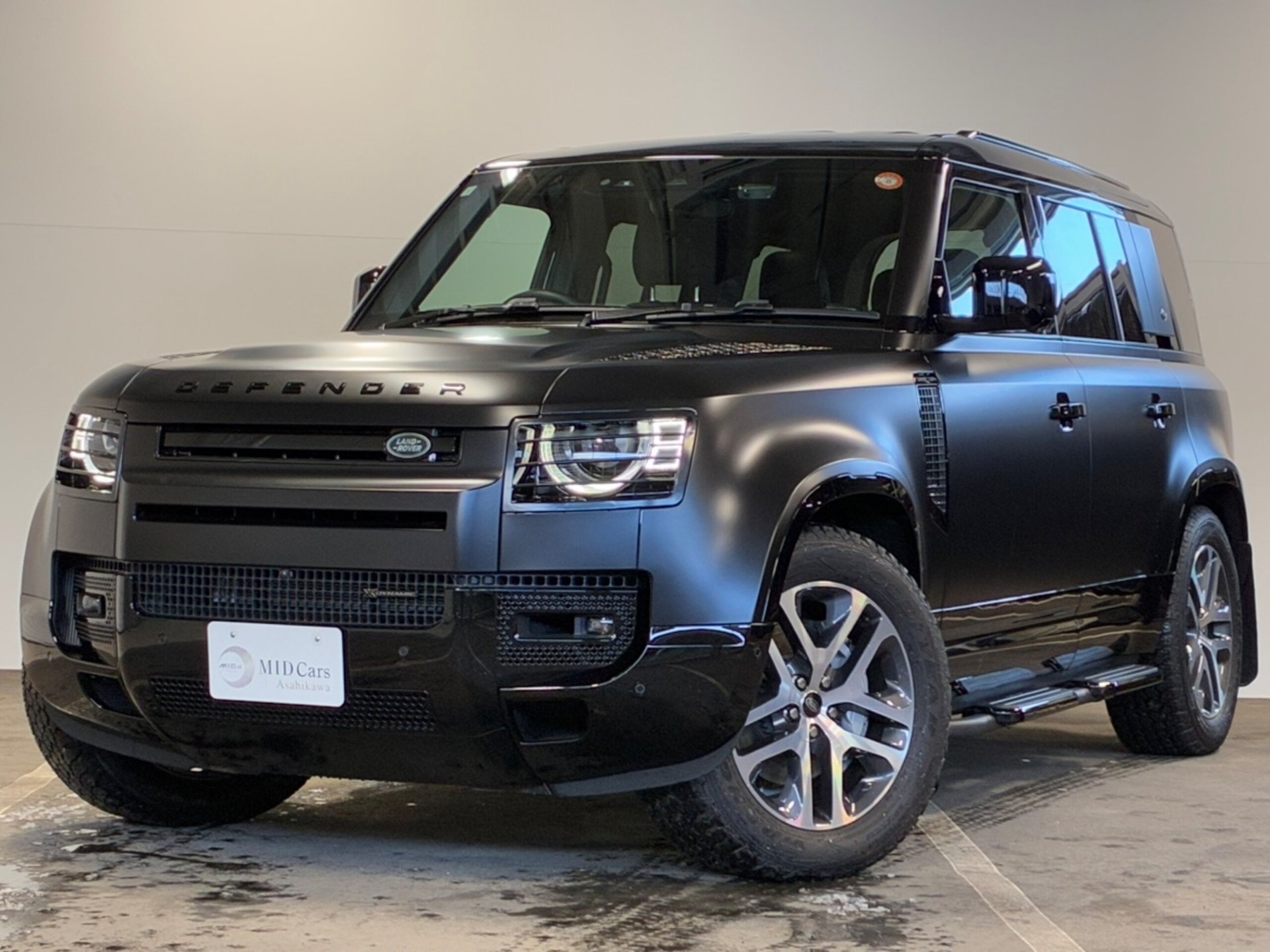 LAND ROVER DEFENDER - View 1