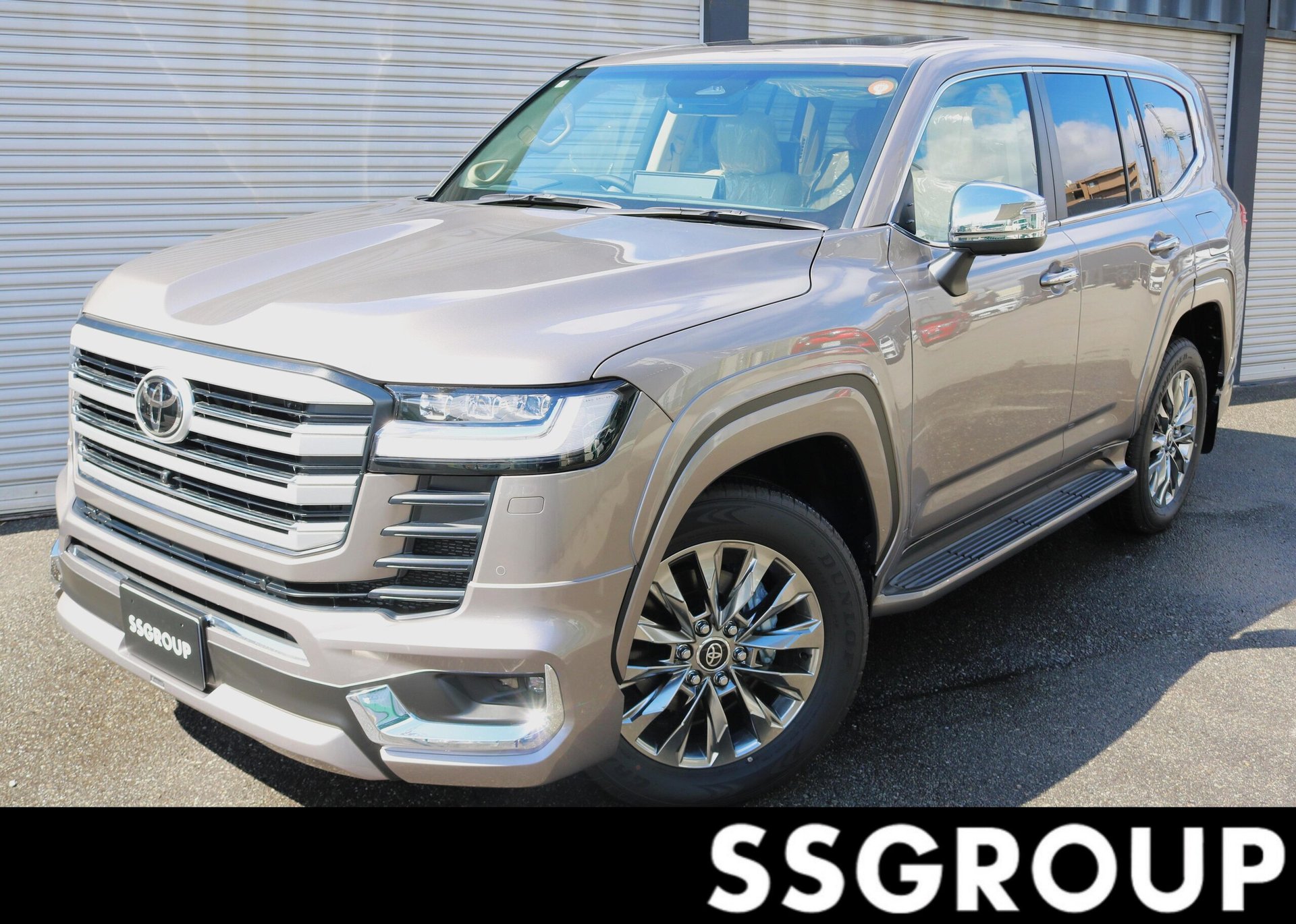 TOYOTA LAND CRUISER 300 - View 1