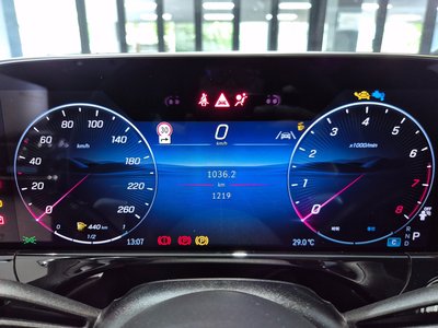 MERCEDES-BENZ E-CLASS - 8