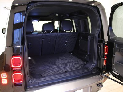 LAND ROVER DEFENDER - 10