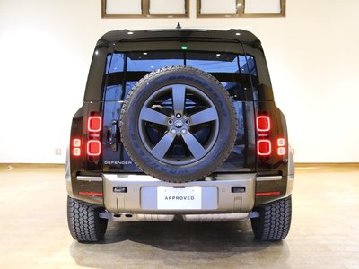 LAND ROVER DEFENDER - 8