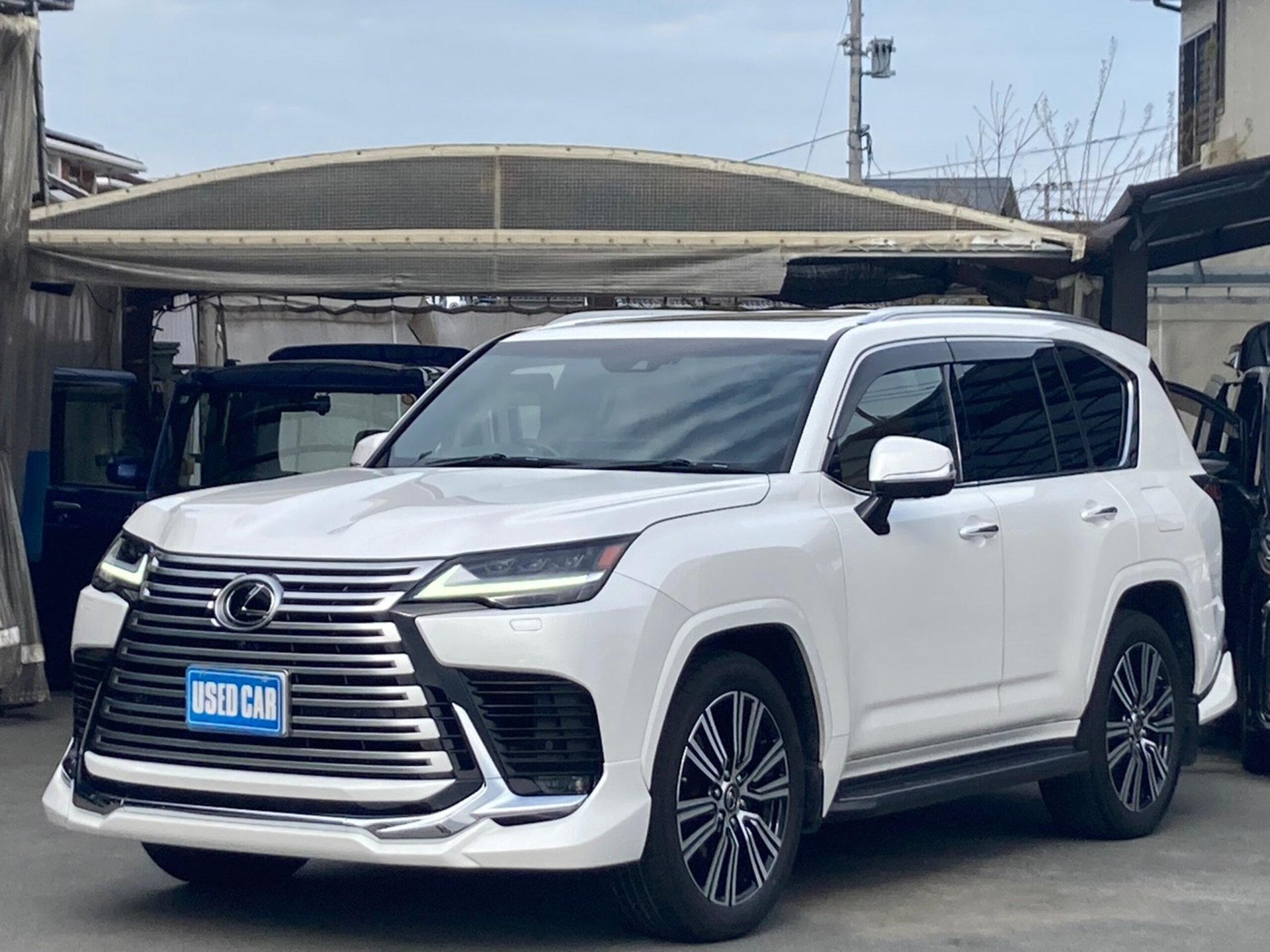 LEXUS LX - View 1