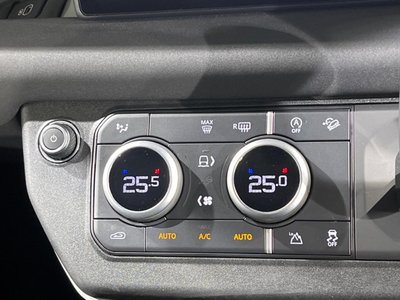 LAND ROVER DEFENDER - 9