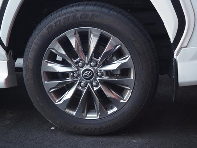 صورة مصغرة 30 لـ 2023 Toyota LAND CRUISER 300
