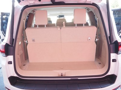 صورة مصغرة 13 لـ 2023 Toyota LAND CRUISER 300