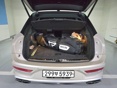 BENTLEY BENTAYGA - 7