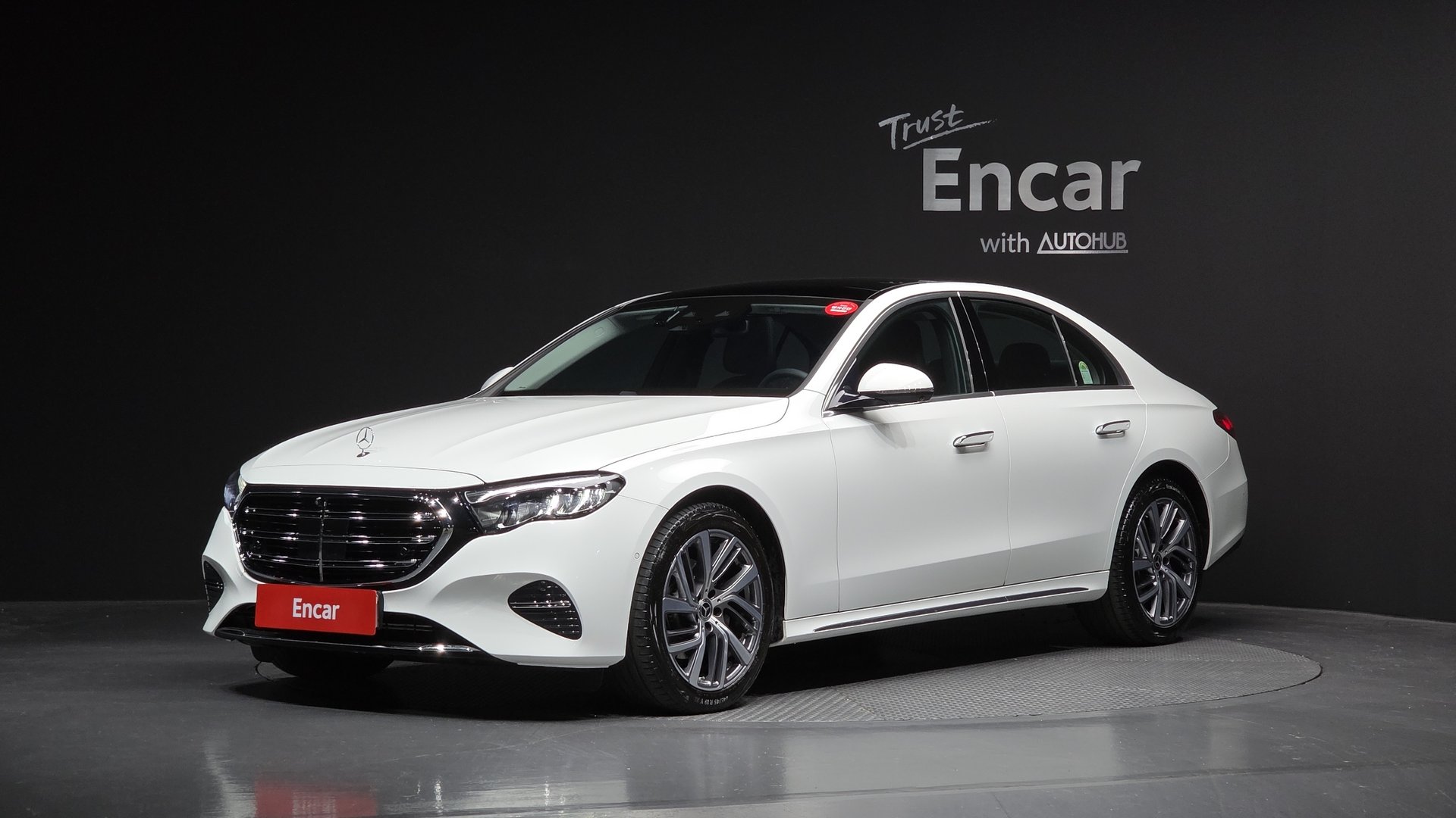 MERCEDES-BENZ E-CLASS - View 1