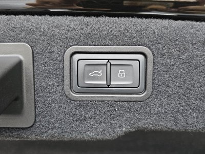 2021 AUDI A8 — миниатюра 34