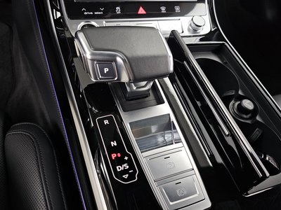 2021 AUDI A8 — миниатюра 12