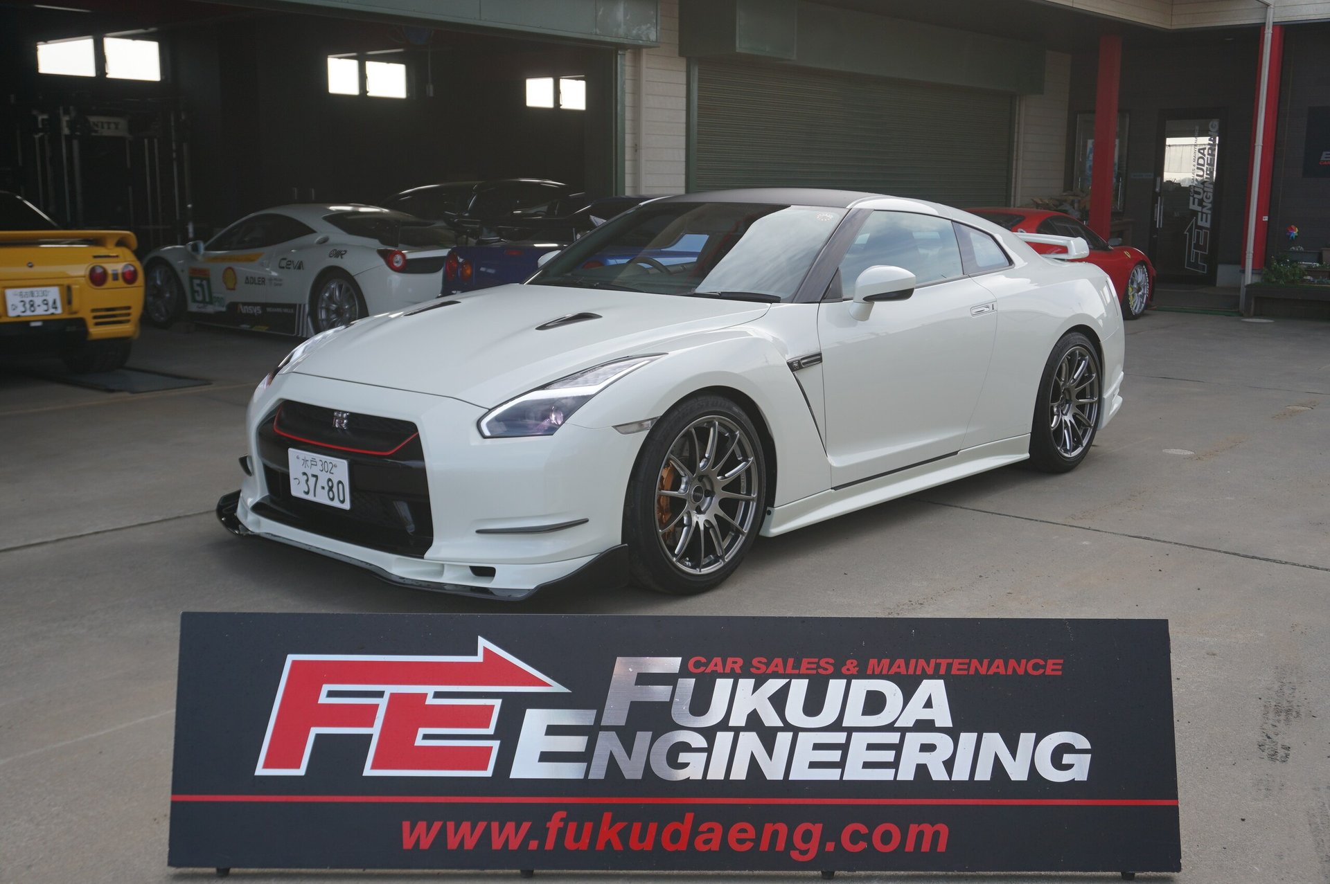 NISSAN GT-R - View 1