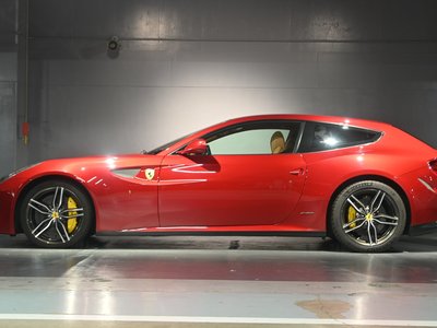 FERRARI FF - 8