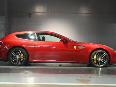 FERRARI FF - 7