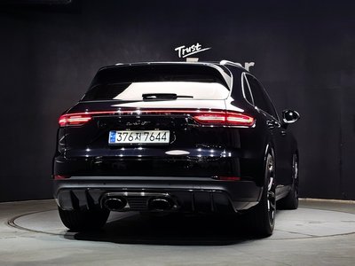 2019 Porsche CAYENNE photo 3