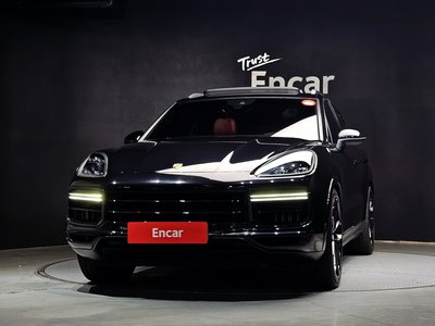 2019 Porsche CAYENNE photo 2