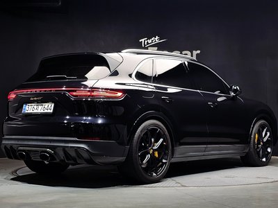 2019 Porsche CAYENNE photo 4